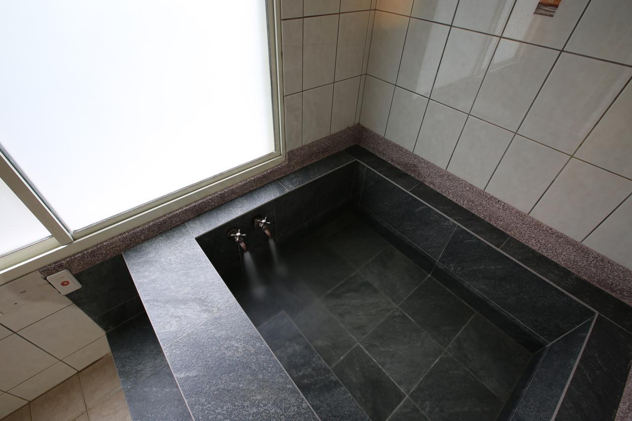Cyuan Tang Hot Spring Hotel Jiaoxi Buitenkant foto